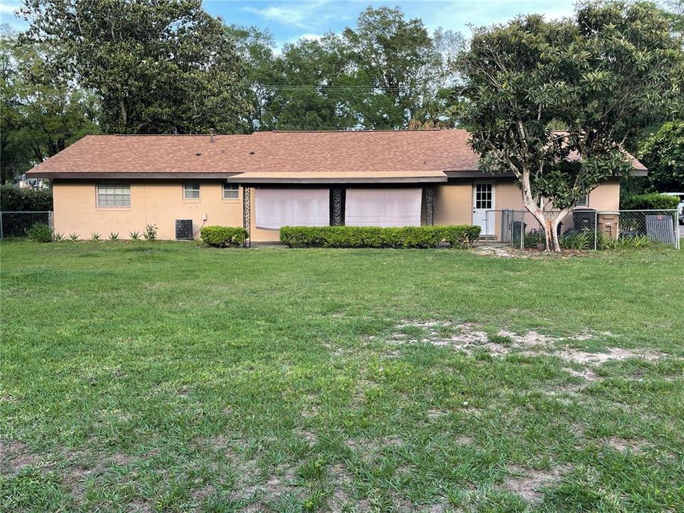 Recently Sold: $299,900 (3 beds, 2 baths, 1465 Square Feet)