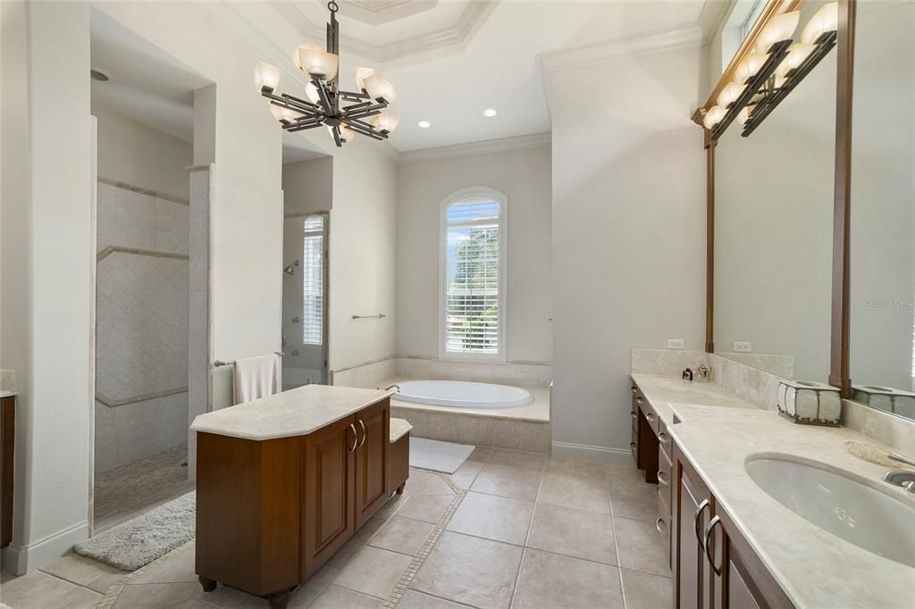 Recently Sold: $3,200,000 (5 beds, 5 baths, 5137 Square Feet)