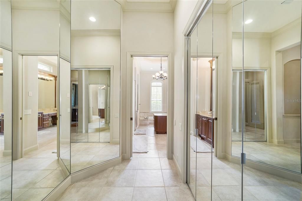 Recently Sold: $3,200,000 (5 beds, 5 baths, 5137 Square Feet)