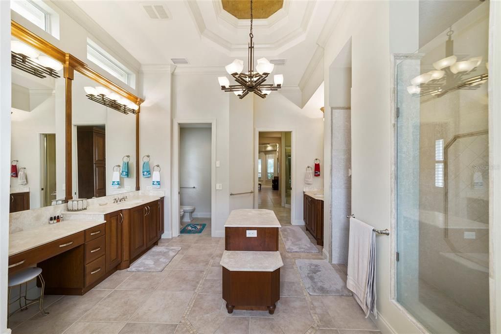 Recently Sold: $3,200,000 (5 beds, 5 baths, 5137 Square Feet)