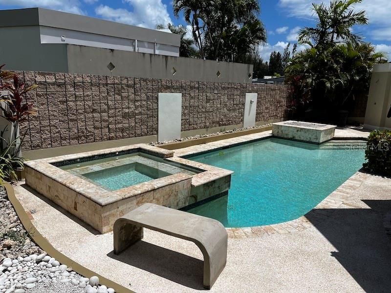 Vendido Recientemente: $479,900 (4 camas, 3 baños, 2000 Pies cuadrados)