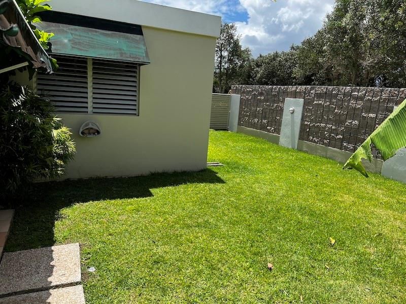 Vendido Recientemente: $479,900 (4 camas, 3 baños, 2000 Pies cuadrados)