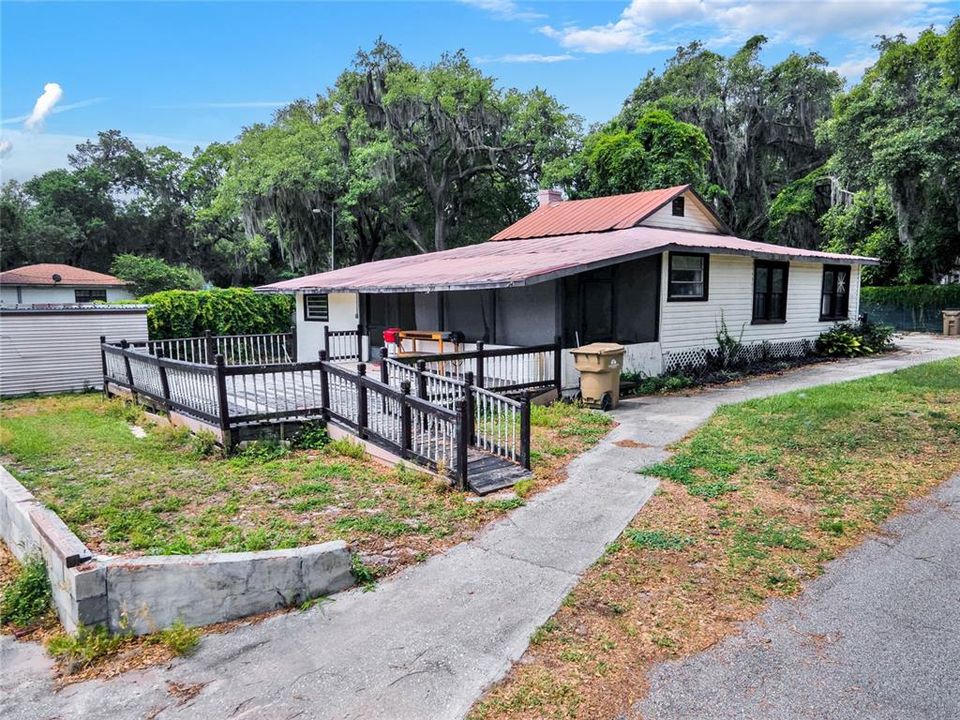 Recently Sold: $460,000 (3 beds, 2 baths, 1016 Square Feet)