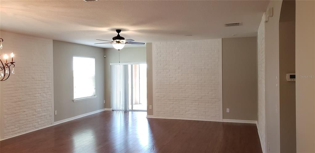 Recently Rented: $2,100 (3 beds, 2 baths, 1734 Square Feet)