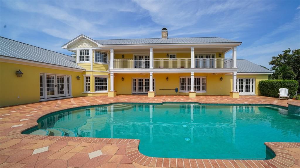 Recently Sold: $3,500,000 (6 beds, 4 baths, 6496 Square Feet)