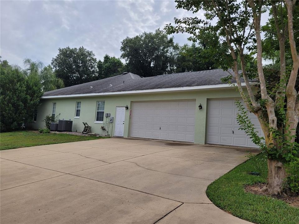 Recently Sold: $650,000 (4 beds, 3 baths, 2727 Square Feet)