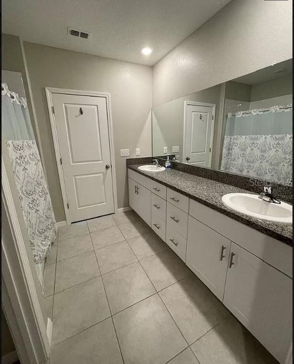 Недавно арендовано: $3,000 (6 спален, 3 ванн, 3326 Квадратных фут)