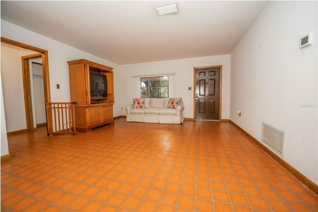 Recently Sold: $500,000 (2 beds, 1 baths, 1280 Square Feet)