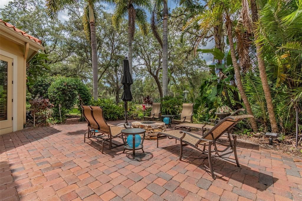 Recently Sold: $1,685,000 (6 beds, 5 baths, 5767 Square Feet)