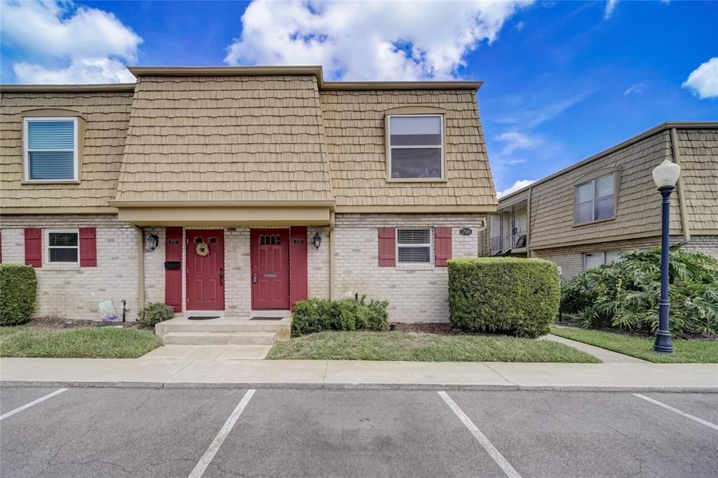 Recently Sold: $239,000 (2 beds, 1 baths, 1266 Square Feet)
