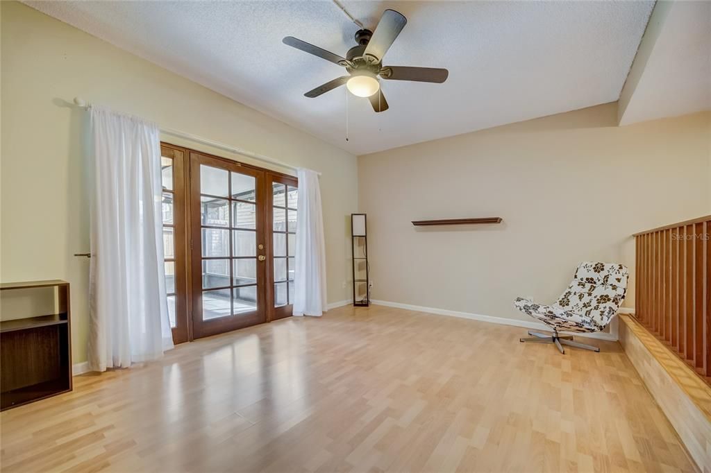 Recently Sold: $239,000 (2 beds, 1 baths, 1266 Square Feet)