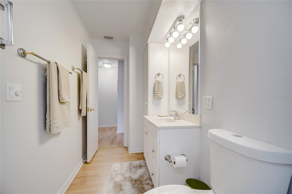 Recently Sold: $239,000 (2 beds, 1 baths, 1266 Square Feet)