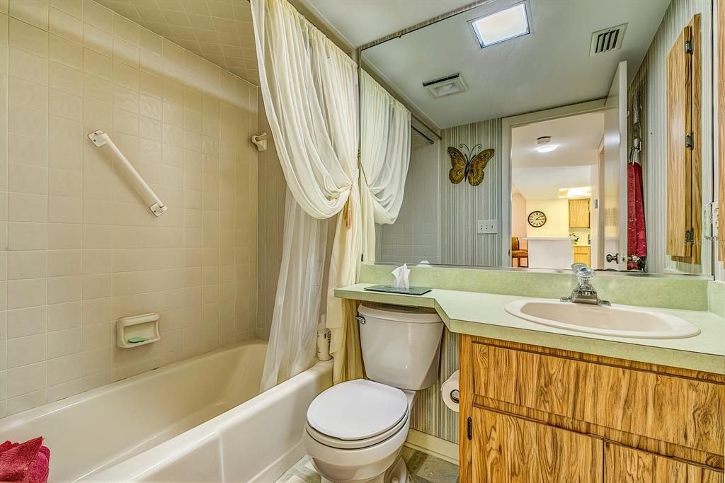 最近售出: $175,000 (2 贝兹, 2 浴室, 1410 平方英尺)