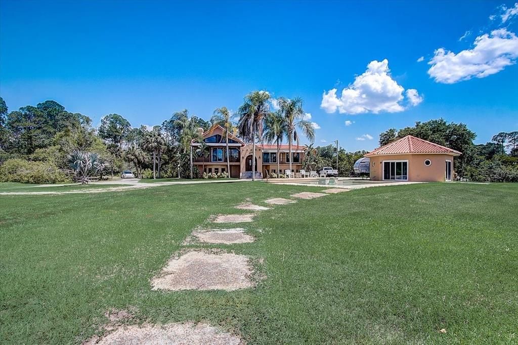 Recently Sold: $895,000 (5 beds, 4 baths, 3891 Square Feet)