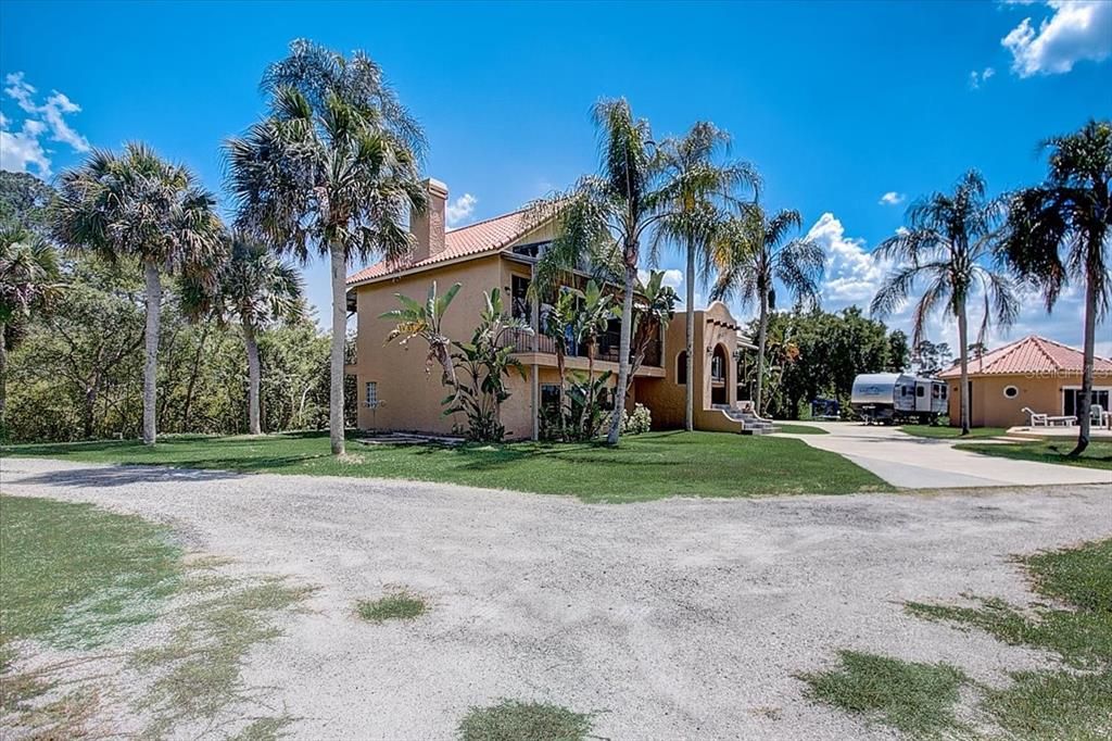 Recently Sold: $895,000 (5 beds, 4 baths, 3891 Square Feet)