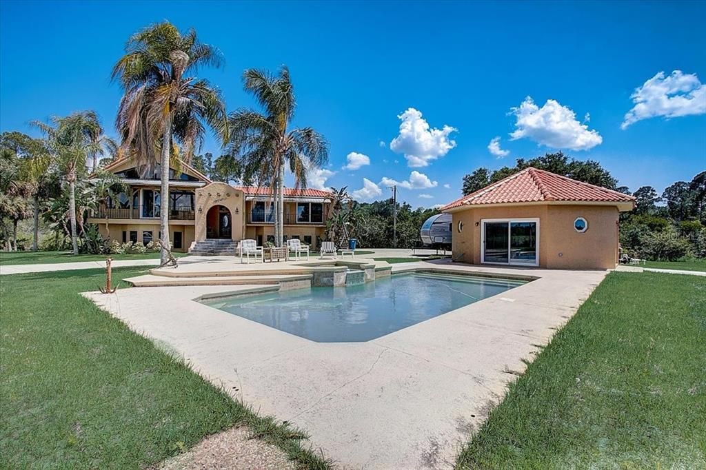 Recently Sold: $895,000 (5 beds, 4 baths, 3891 Square Feet)