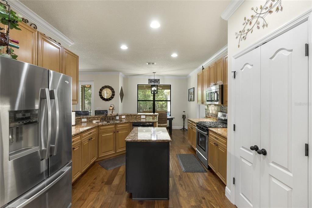 Recently Sold: $720,000 (3 beds, 3 baths, 2204 Square Feet)