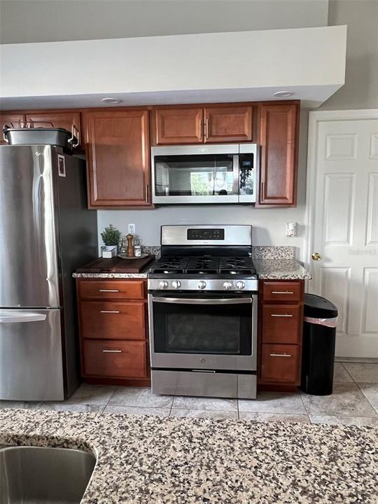 Recently Rented: $3,000 (2 beds, 2 baths, 1521 Square Feet)