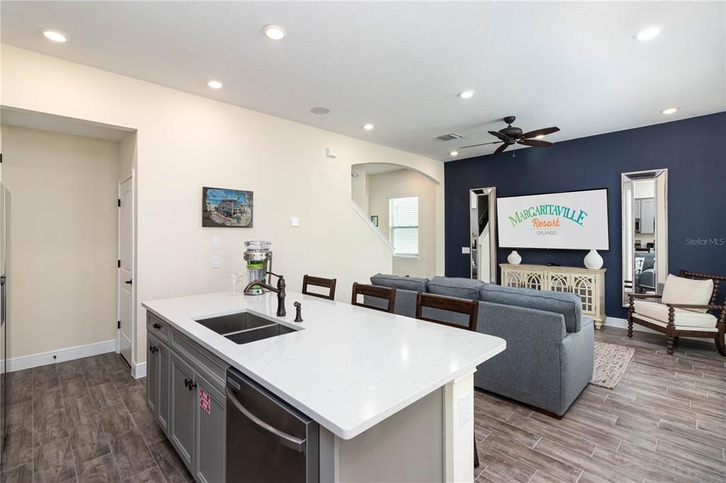 Recently Sold: $810,000 (3 beds, 3 baths, 1818 Square Feet)