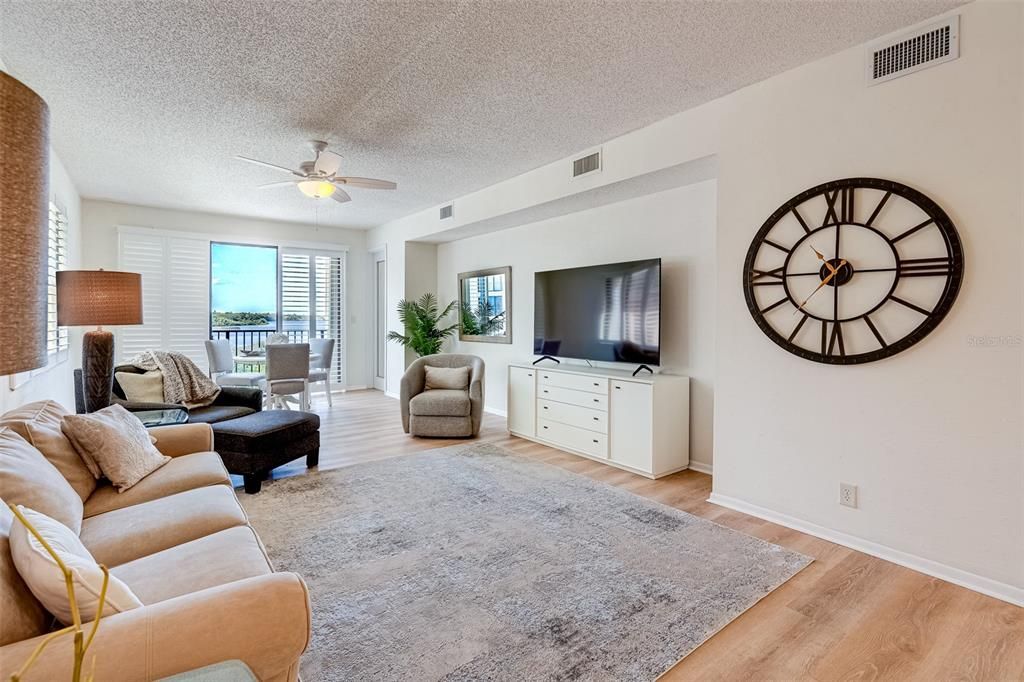 Recently Sold: $615,000 (2 beds, 2 baths, 1403 Square Feet)