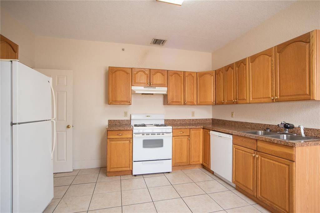 Recently Rented: $1,250 (2 beds, 2 baths, 1100 Square Feet)