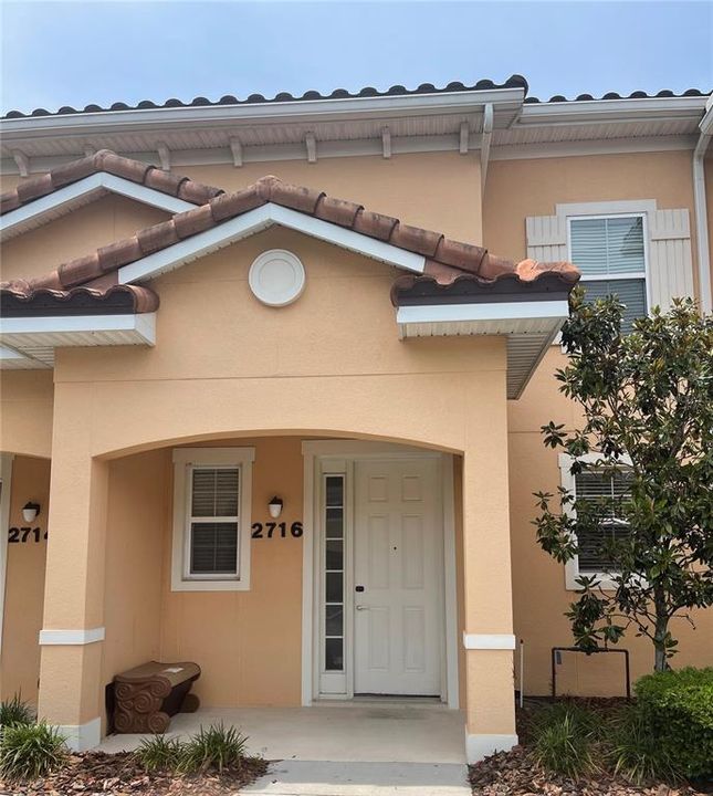 Recently Sold: $325,000 (2 beds, 2 baths, 1290 Square Feet)