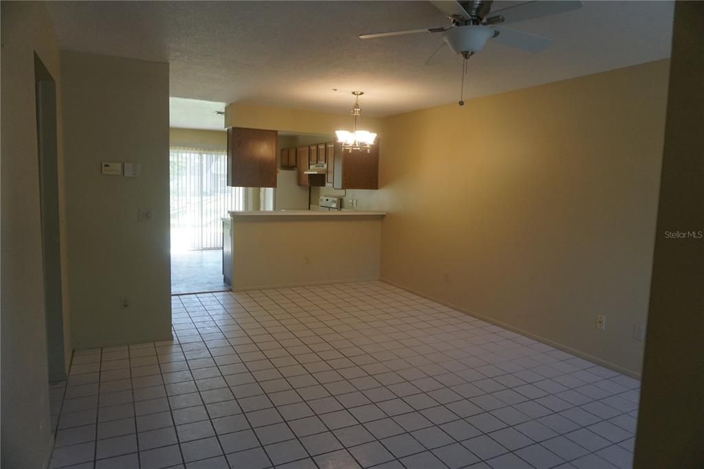 Recently Rented: $1,350 (2 beds, 2 baths, 975 Square Feet)