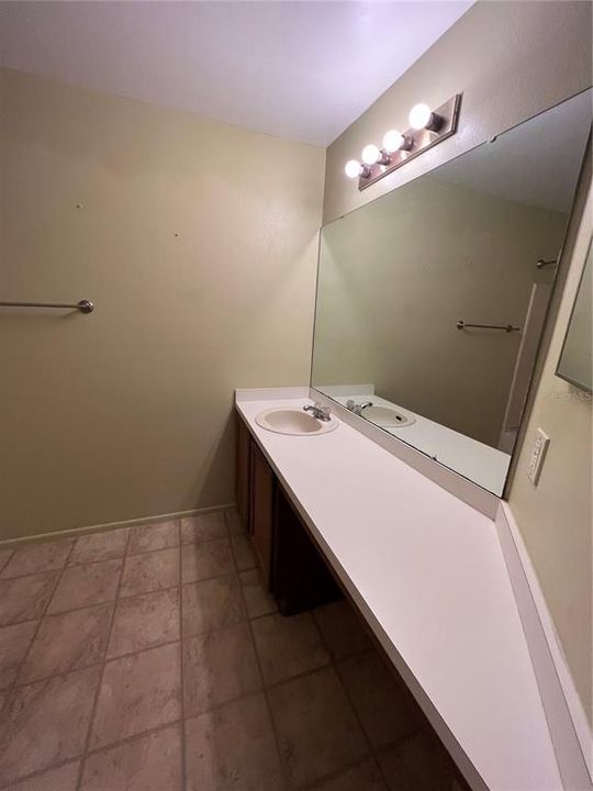 最近租的: $1,350 (2 贝兹, 2 浴室, 975 平方英尺)