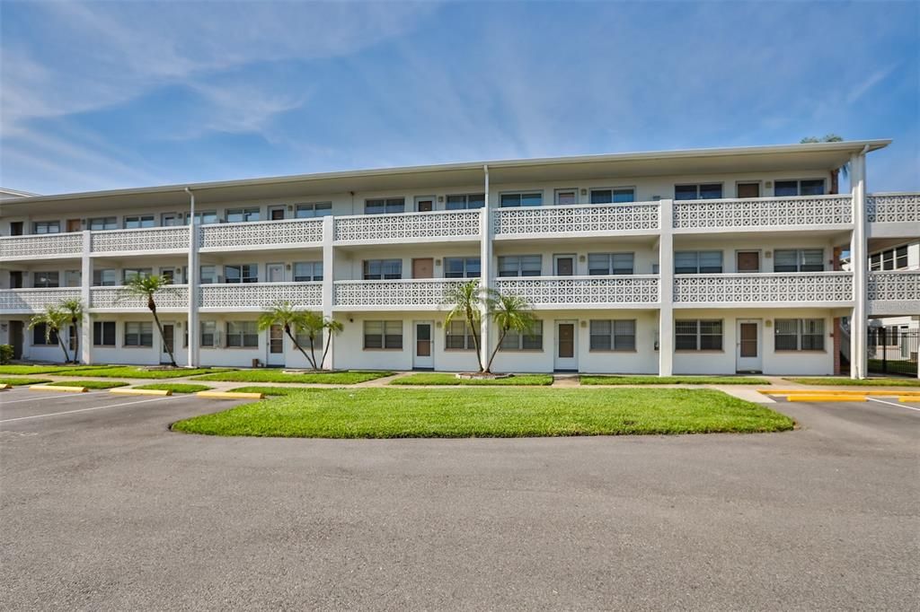 Recently Sold: $225,000 (2 beds, 2 baths, 910 Square Feet)