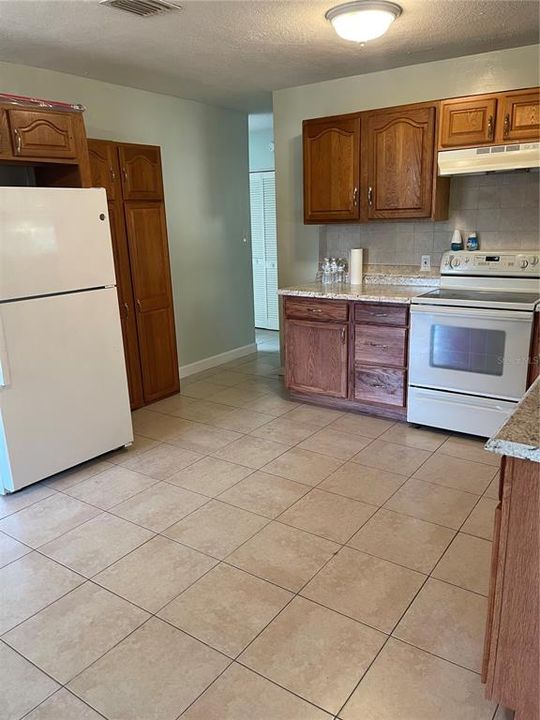 Recently Rented: $1,695 (3 beds, 1 baths, 1020 Square Feet)