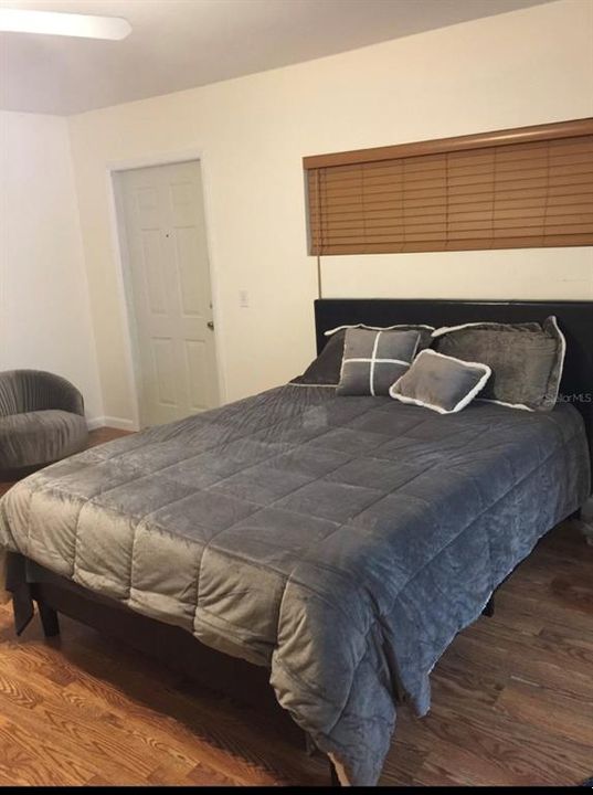 Active With Contract: $2,200 (1 beds, 1 baths, 470 Square Feet)