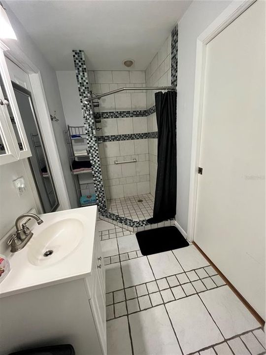 Active With Contract: $2,200 (1 beds, 1 baths, 470 Square Feet)