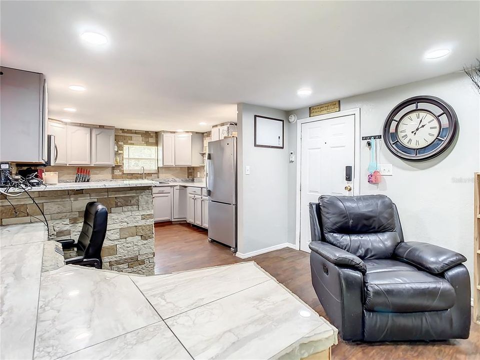 Recently Sold: $225,000 (2 beds, 1 baths, 672 Square Feet)