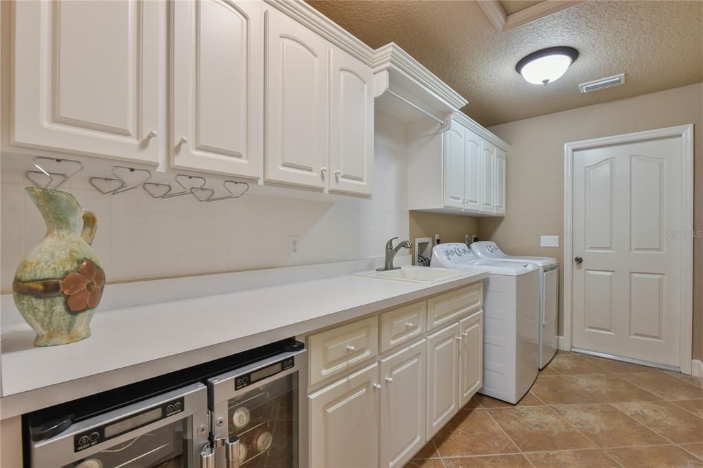 Take a look at this laundry room!!