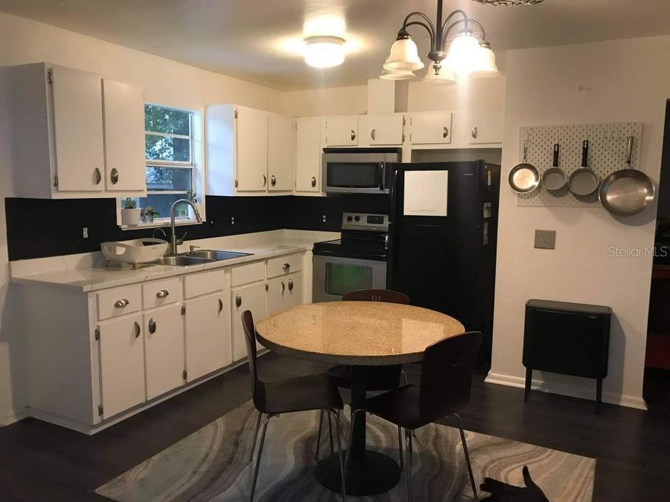 Recently Sold: $159,000 (2 beds, 1 baths, 960 Square Feet)