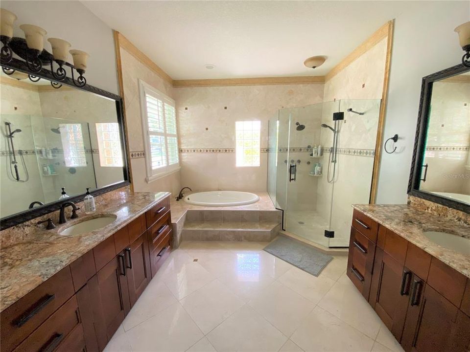 最近租的: $3,000 (4 贝兹, 2 浴室, 2520 平方英尺)