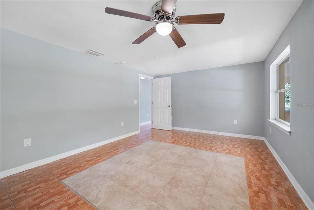 Recently Sold: $240,000 (2 beds, 1 baths, 1186 Square Feet)