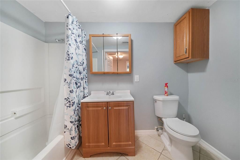 Recently Sold: $240,000 (2 beds, 1 baths, 1186 Square Feet)