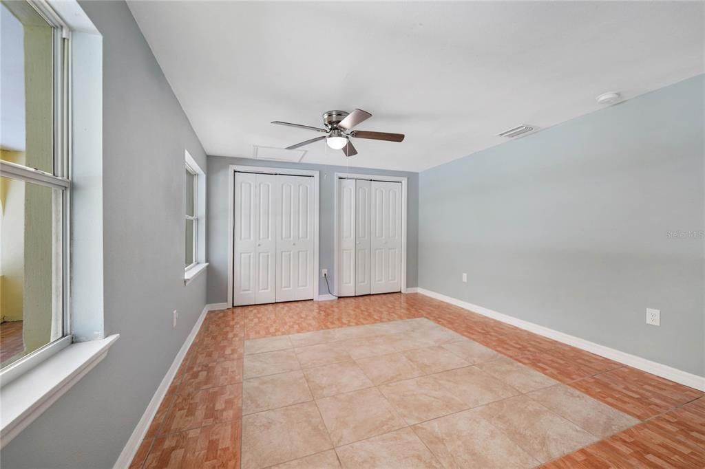 Recently Sold: $240,000 (2 beds, 1 baths, 1186 Square Feet)