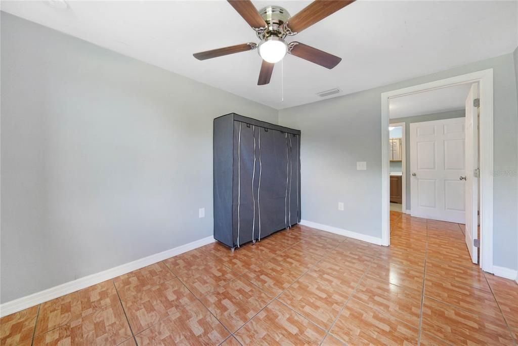 Recently Sold: $240,000 (2 beds, 1 baths, 1186 Square Feet)
