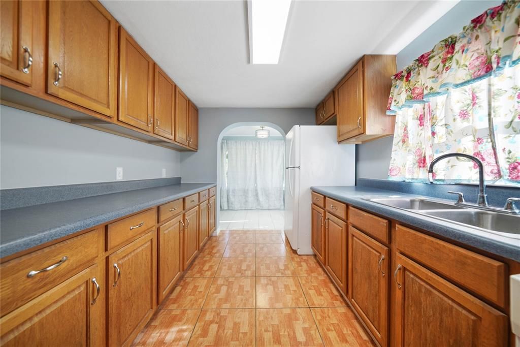 Recently Sold: $240,000 (2 beds, 1 baths, 1186 Square Feet)