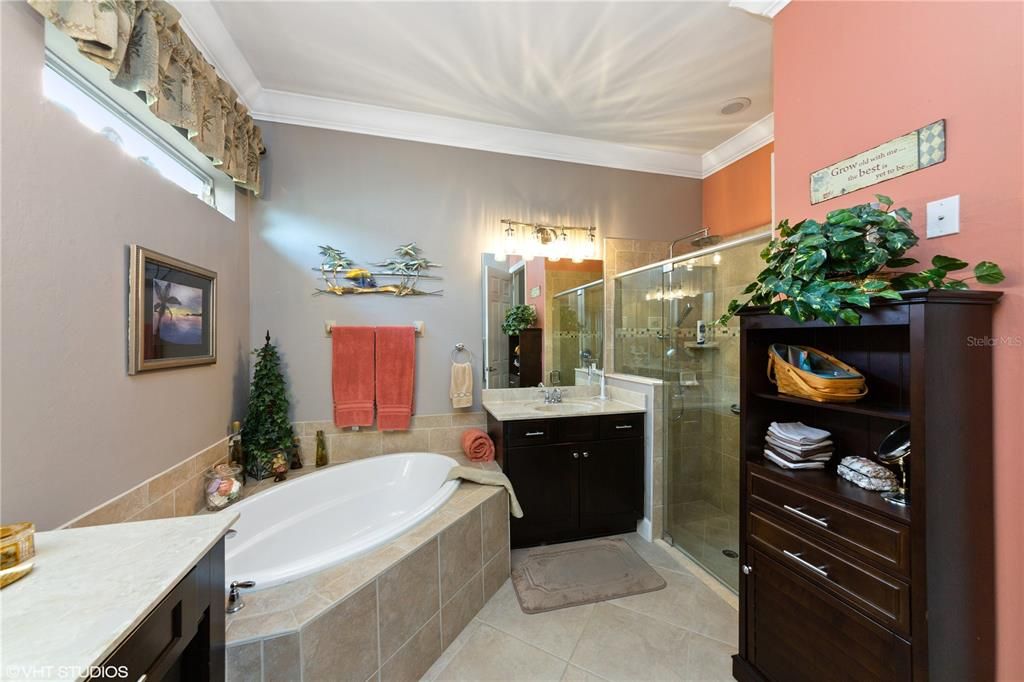最近售出: $699,900 (2 贝兹, 2 浴室, 1960 平方英尺)