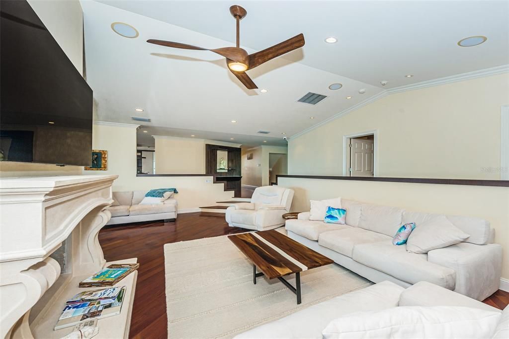Recently Sold: $5,995,000 (5 beds, 5 baths, 4982 Square Feet)