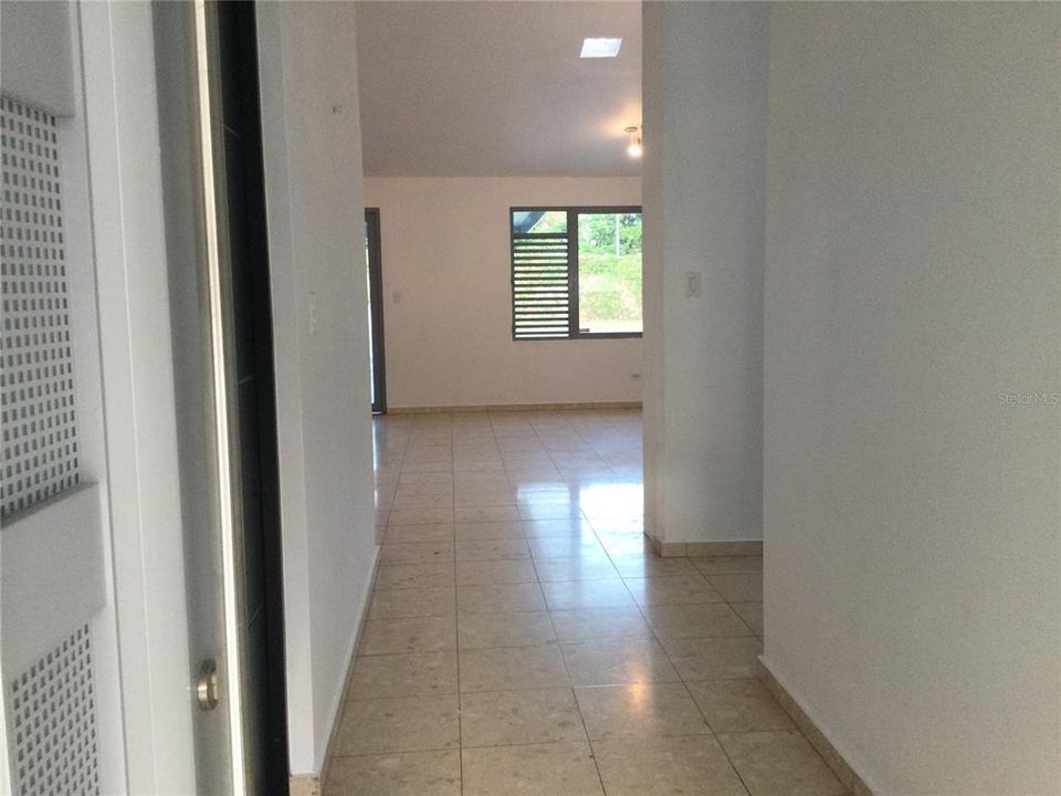 Vendido Recientemente: $425,000 (4 camas, 3 baños, 2700 Pies cuadrados)