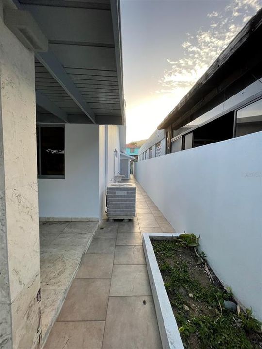 Vendido Recientemente: $425,000 (4 camas, 3 baños, 2700 Pies cuadrados)