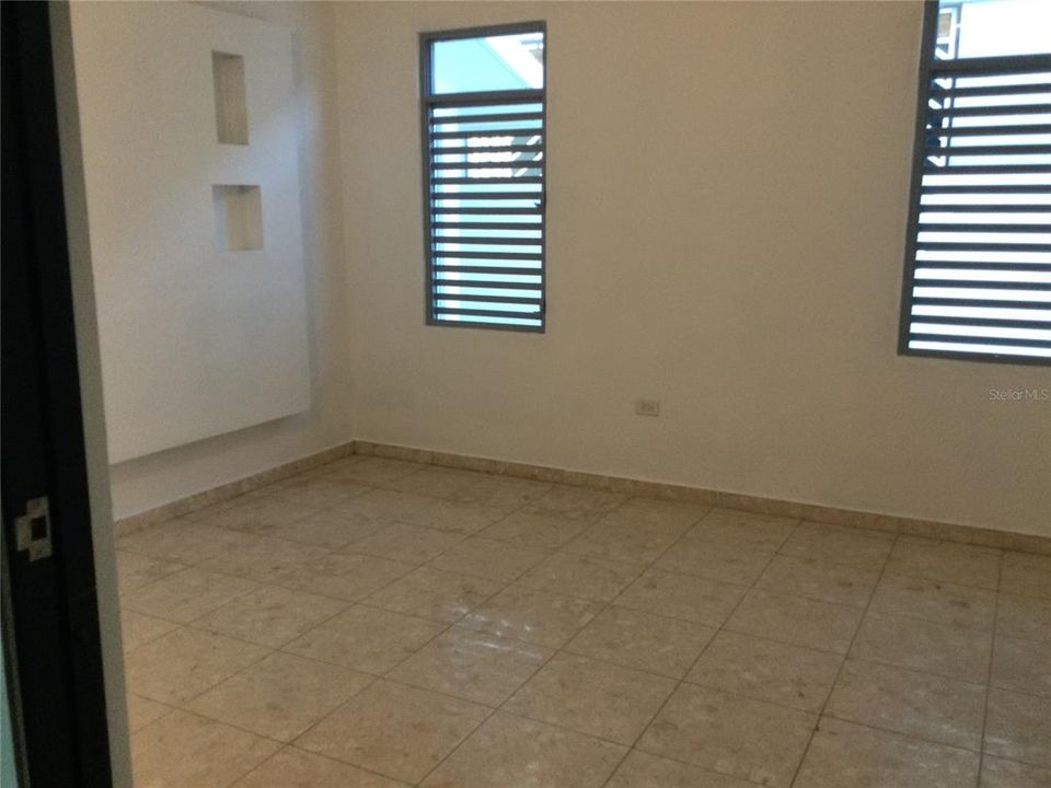 Vendido Recientemente: $425,000 (4 camas, 3 baños, 2700 Pies cuadrados)