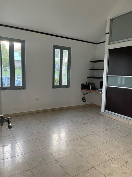 Vendido Recientemente: $425,000 (4 camas, 3 baños, 2700 Pies cuadrados)