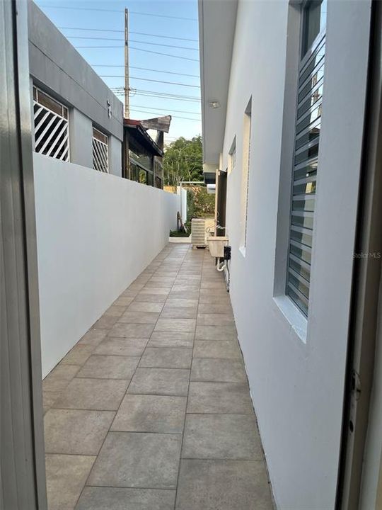 Vendido Recientemente: $425,000 (4 camas, 3 baños, 2700 Pies cuadrados)