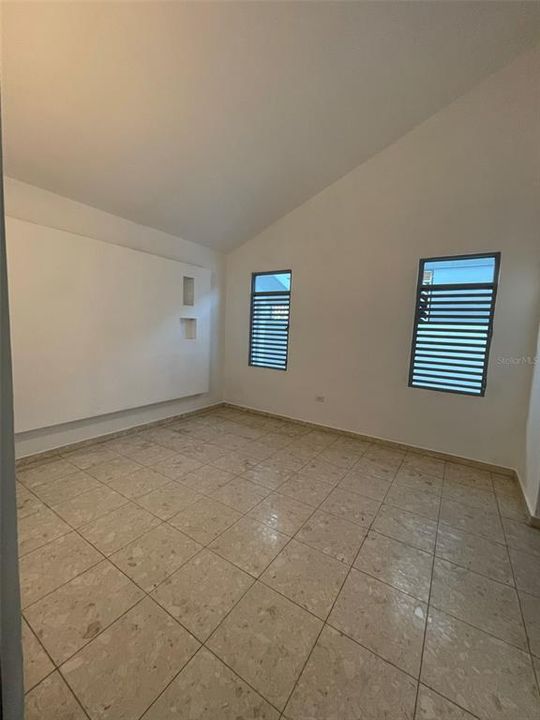 Vendido Recientemente: $425,000 (4 camas, 3 baños, 2700 Pies cuadrados)