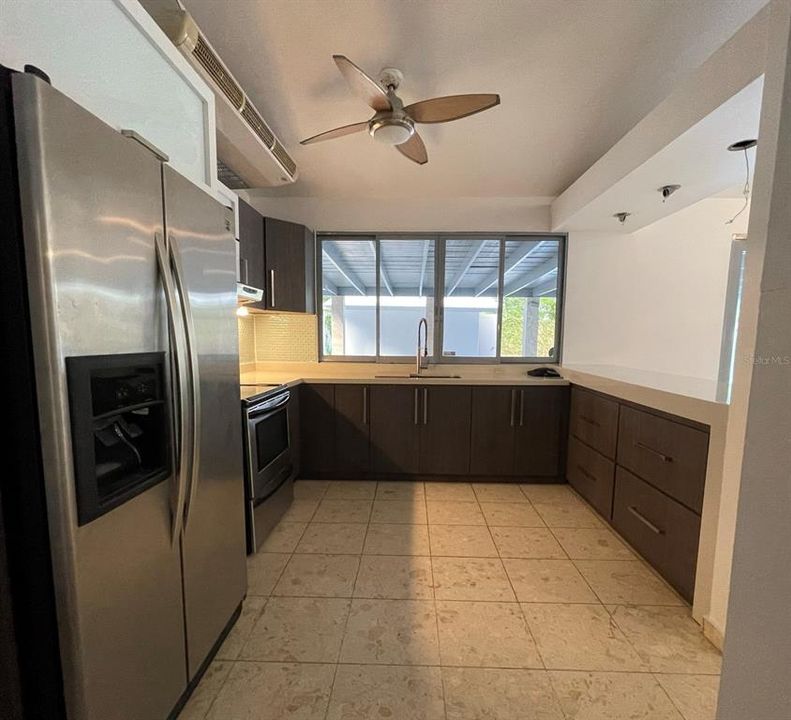 Vendido Recientemente: $425,000 (4 camas, 3 baños, 2700 Pies cuadrados)